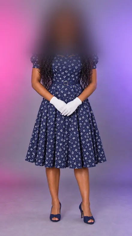 Adaeze vorher: Outfit mit langem Haar, Kopf verwischt, KI-generiert